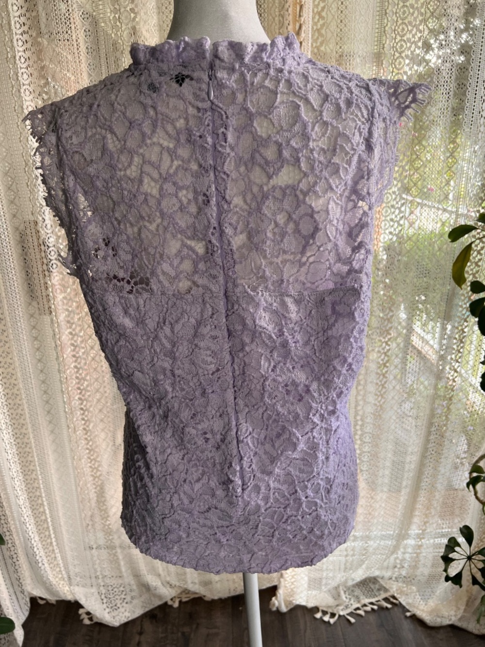 White House Black Market lilac lace blouse - Picture 8 of 10